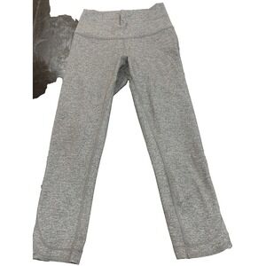 Lululemon Woman True Self Crop Activewear bottom Yoga pants Solid Grey Size 2/4?